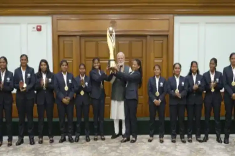 وزیر اعظم مودی نے ٹی–20 ورلڈ کپ جیتنے والی نابینا خواتین کرکٹ ٹیم سے ملاقات کی