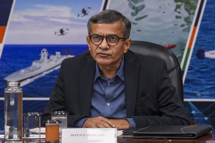 امید ہے کہ اگلے 10 سالوں میں ہمارا زیادہ تر سامان ہندوستانی ہوگا: سیکرٹری دفاع