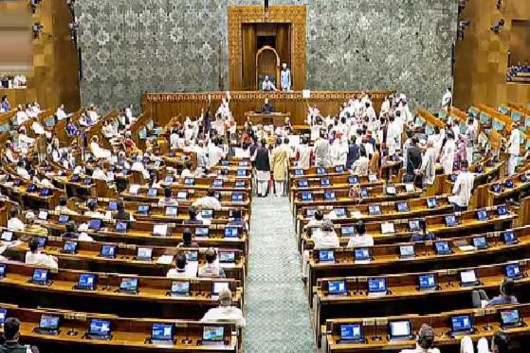 ایس آئی آر کے معاملے پر ہنگامے کے سبب لوک سبھا میں دوسرے دن بھی کام کاج نہیں ہو سکا
