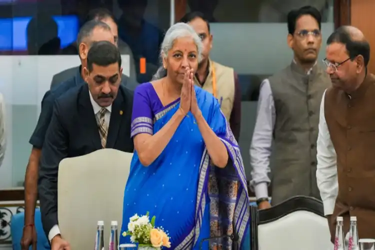 جموں و کشمیر: سیتارمن نے معیشت کے لیے عمر عبداللہ کی کوششوں کی تعریف کی