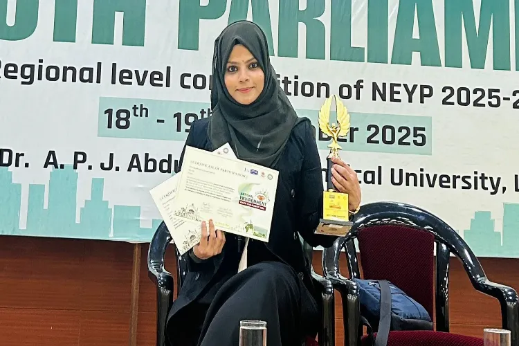 اے ایم یو : نیشنل انوائرمنٹ یوتھ پارلیمنٹ میں    بیسٹ مہوش خان کو اپوزیشن لیڈر کا ایوارڈ 