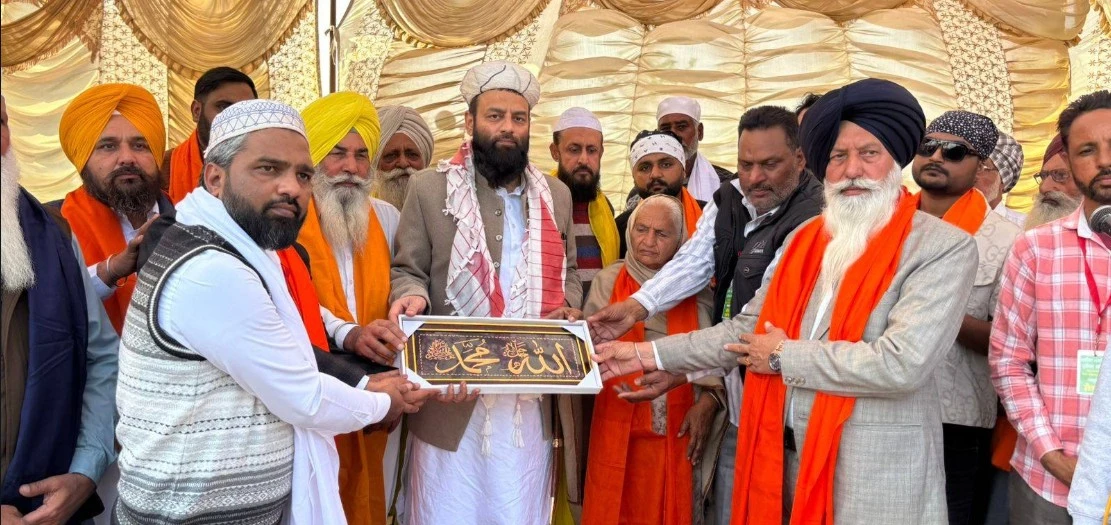 سکھ ماں نے مسجد کے لیے اپنی زمین عطیہ کر دی۔