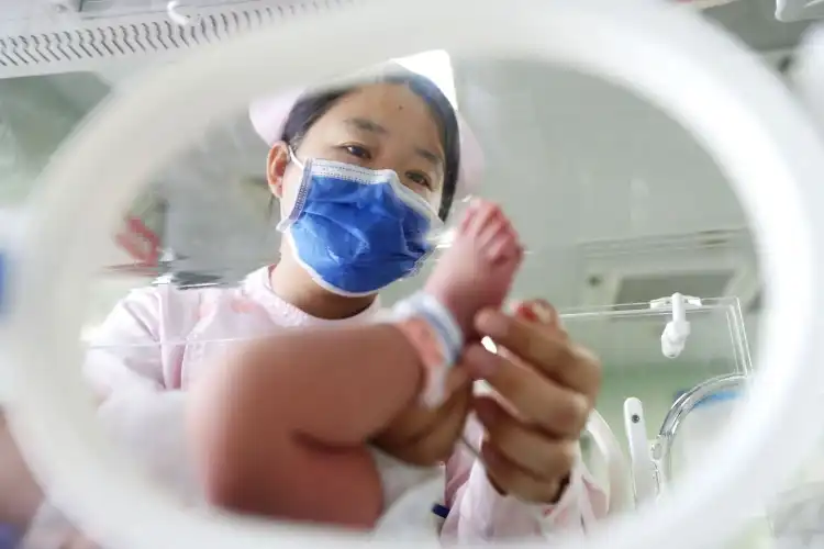 آبادی کی کمی سے پریشان چین،مانعِ حمل ادویات پر ٹیکس کی تیاری