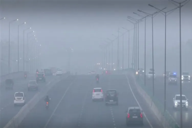 دہلی میں دھند کی وجہ سے حد نگاہ کم