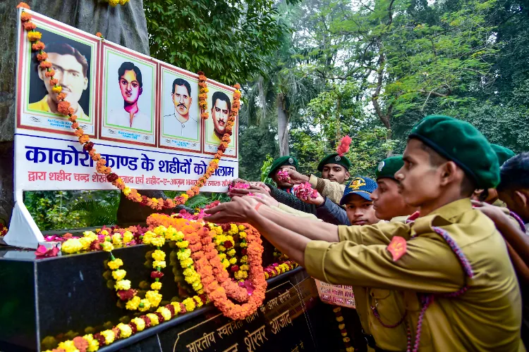 یوگی نے کاکوری ٹرین ایکشن کے ہیروز کو خراج عقیدت پیش کیا