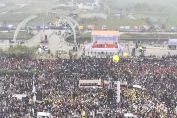 بنگلہ دیش :طارق رحمان کی ڈھاکہ آمد پر عوامی ہجوم جمع ہو گیا