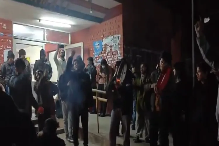 عمر شرجیل فیصلہ: جے این یو کے طلبہ نے مودی اور شاہ کے خلاف لگائے متنازعہ نعرے