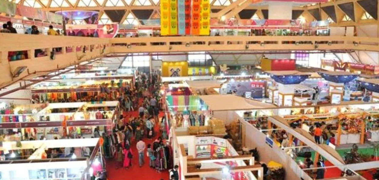  ہر ایک حرف کو ہم اک کتاب کہتے ہیں 