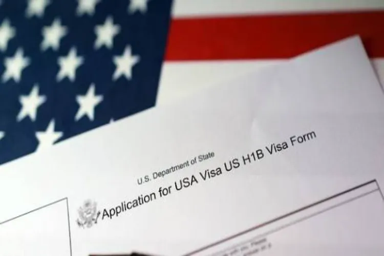 امریکہ نے پچھتّر ممالک کے شہریوں کے لیے امیگرنٹ ویزے معطل کر دیے، پاکستان کو بڑا جھٹکا