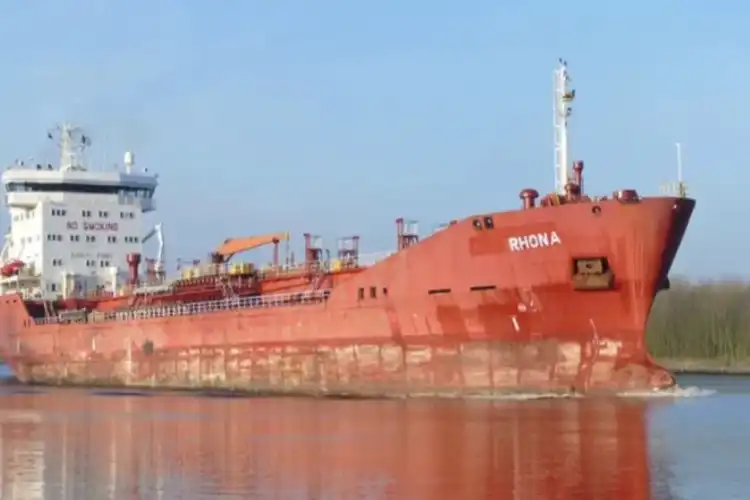 ہندوستانی جہاز کا عملہ ایرانی حراست میں، پی ایم مودی سے مداخلت کی اپیل  