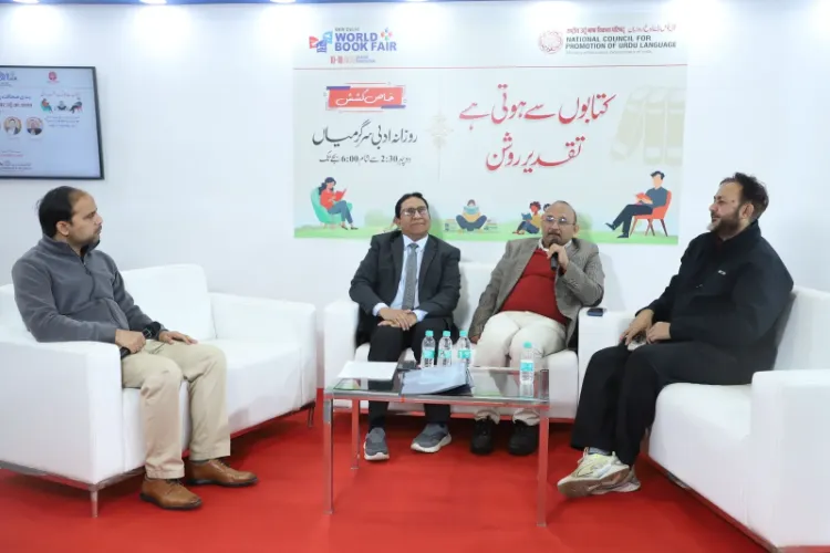 قومی اردو کونسل کے اسٹال پر ہندی صحافت میں اردو کے کردار پر گفتگو
