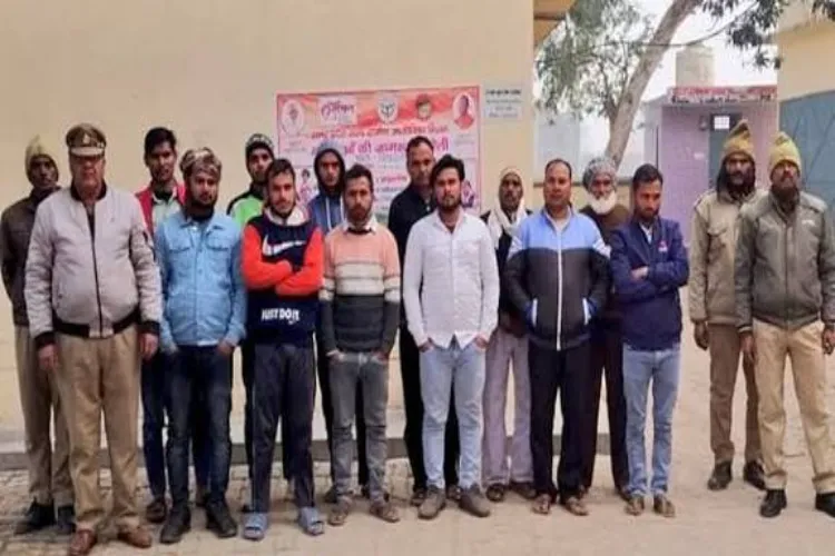 بریلی میں اجازت کے بغیر خالی مکان میں نماز ادا کرنے پر 12 افراد حراست میں 