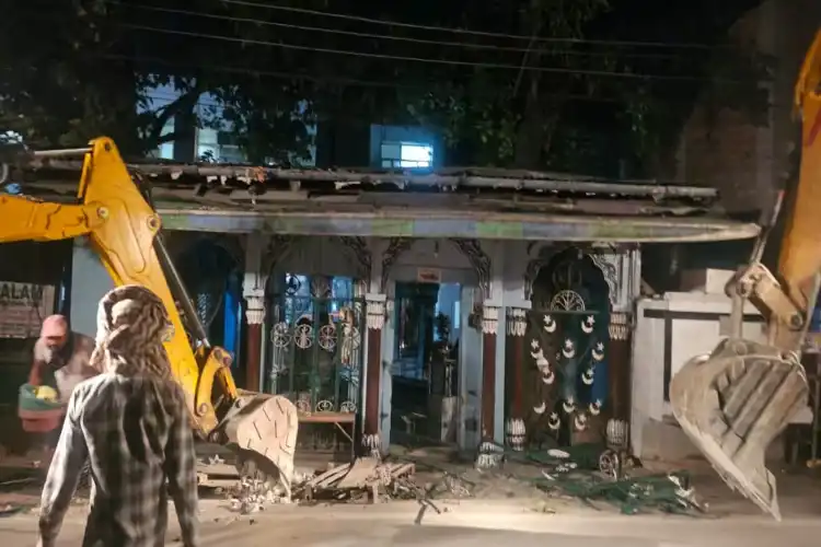 یوپی: میڈیکل کالج کے کیمپس میں 10مزارات منہدم