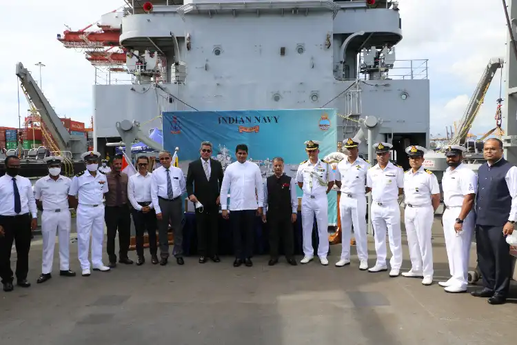 ہندوستانی بحریہ کا جہاز تعمیر نو کے لئے سری لنکا پہنچا