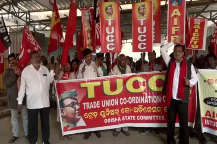 ملك بھر میں حکومت کی مختلف پالیسیوں کے خلاف ٹریڈ یونینوں كا احتجاج