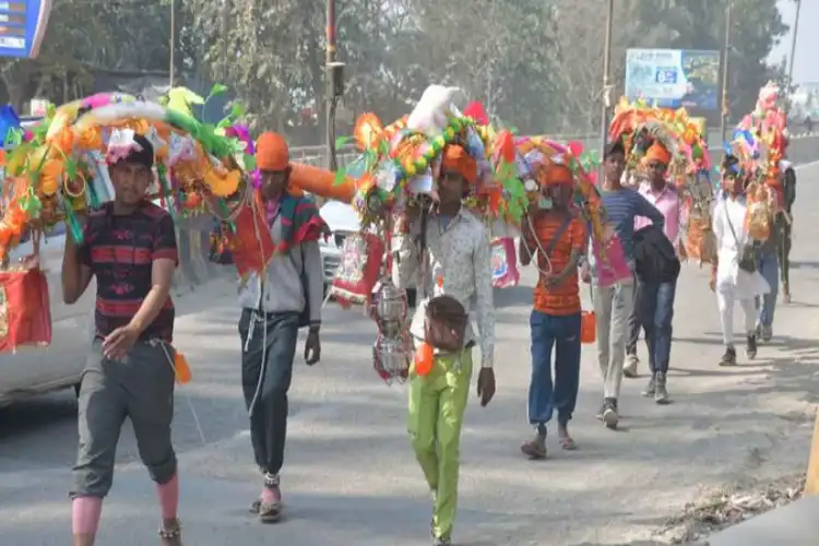 دہلی: مہاشیو راتری پر کانوڑیوں کی آمد و رفت میں اضافہ، بھاری گاڑیوں پر پابندی