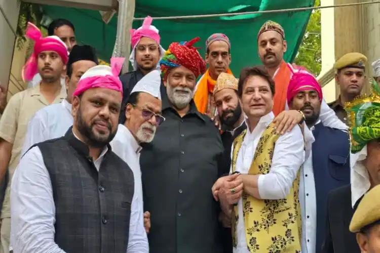 پپو یادو نے جیل سے رہائی کے بعد اجمیر درگاہ پر حاضری دی