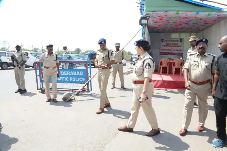 نماز کے وقت ہنگامہ، پولس نے حالات کو قابو میں کیا