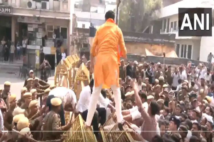 کانگریس دفتر کے سامنے بی جے پی کا احتجاج