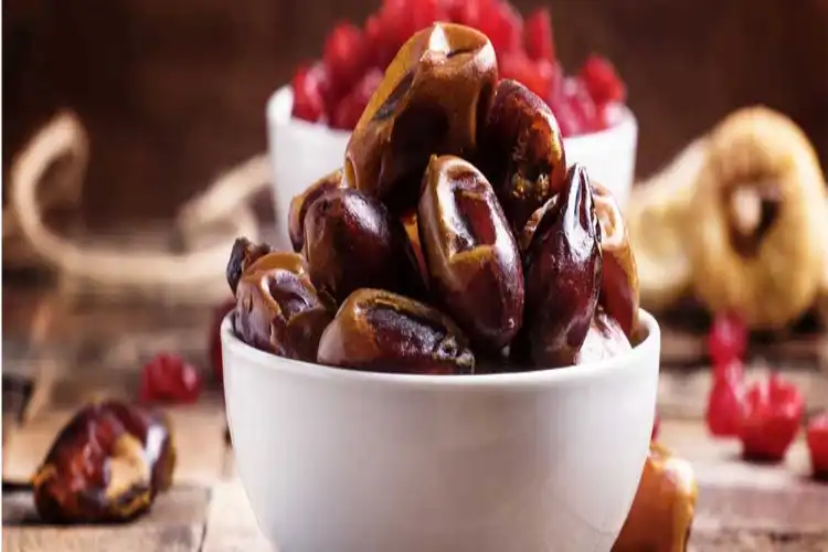 رمضان میں کھجوریں کیوں کھاتے ہیں؟