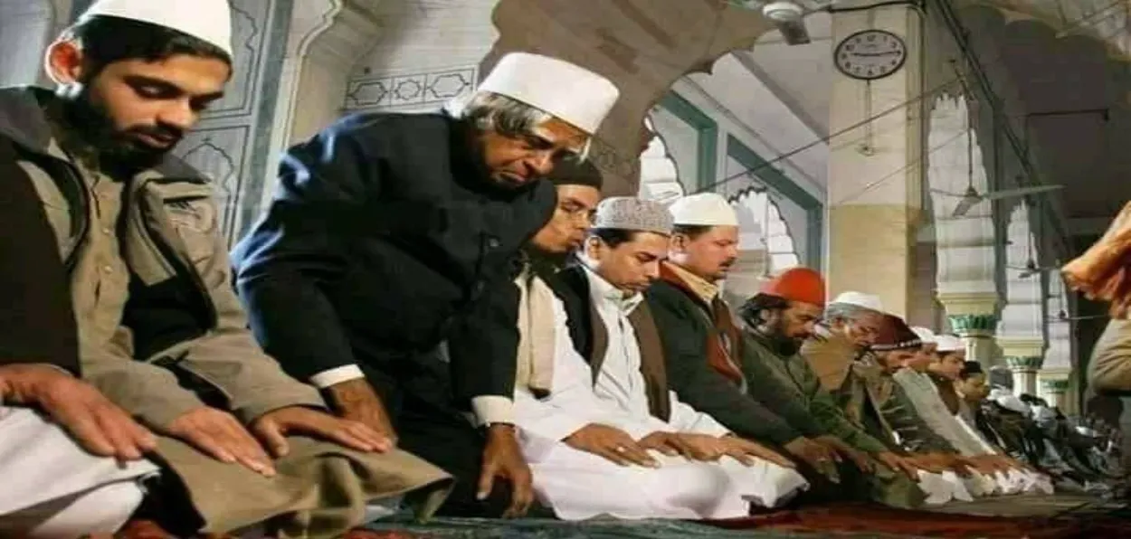 ایک ہی صف میں کھڑے ہو گئے۔۔۔ نہ کوئی کلام رہا، نہ کوئی حامد انصاری اور نہ  کوئی دلیپ کمار