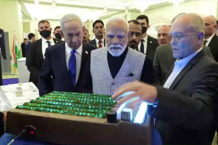 مودی نے نیتن یاہو کے ساتھ ٹیکنالوجی نمائش کا دورہ کیا