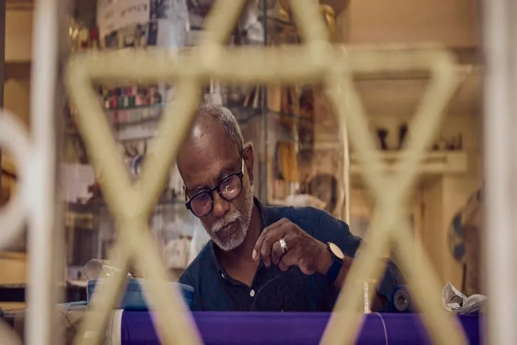 کوچی : مسلم شاگرد بنا  یہودی گرو کی میراث کا محافظ 