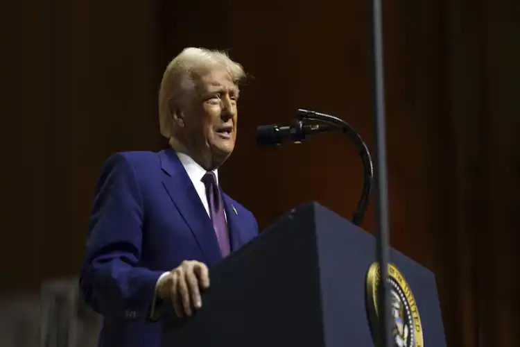 ایران پر حملوں کے دوران امریکی صدر کا پہلا بیان