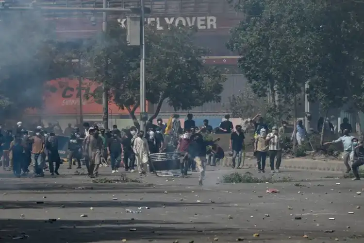 پاکستان: امریکی قونصلیٹ پر احتجاج کے دوران امریکی اہلکاروں نے فائرنگ کی تھی