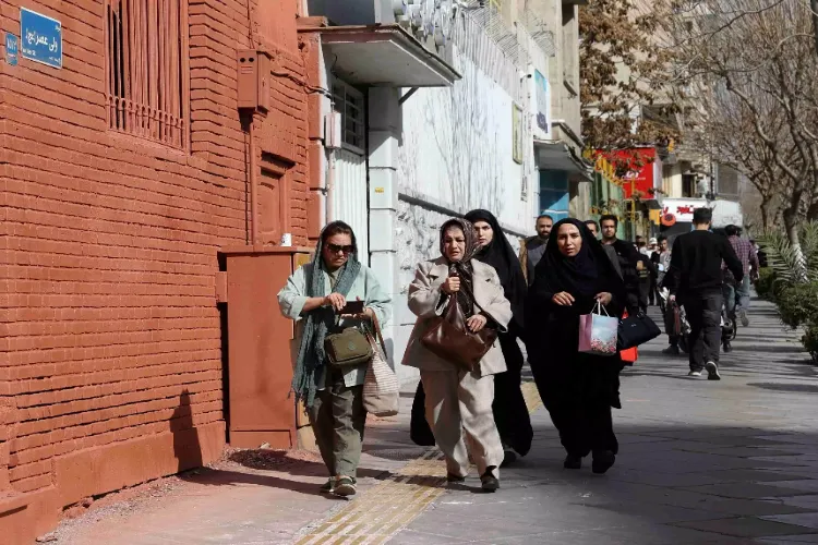 ایران :ہندوستانی سفارت خانہ نے اپنے شہریوں کو گھر کے اندر رہنے کا مشورہ دیا