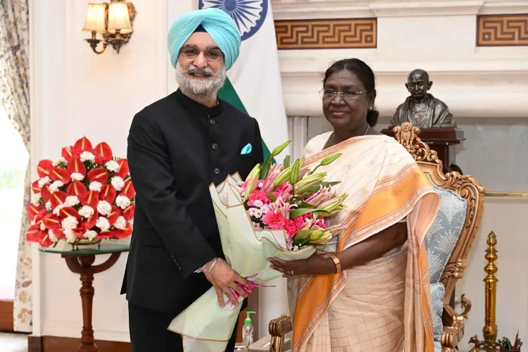 دہلی کے لیفٹیننٹ گورنر نے صدر مرمو سے ملاقات کی
