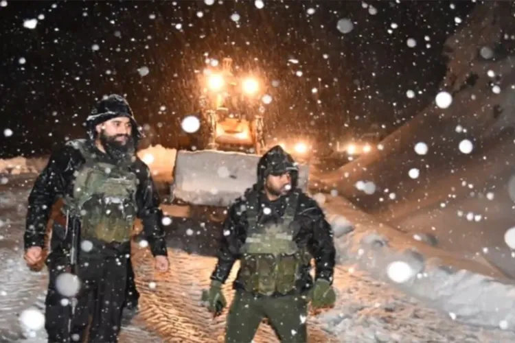 جموں کشمیر: فوج نے شدید برف باری میں پھنسے 235 شہریوں کو بچایا