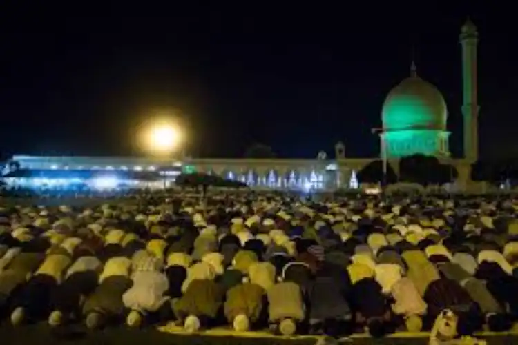 کشمیر : شبِ قدر مذہبی احترام کے ساتھ منائی گئی