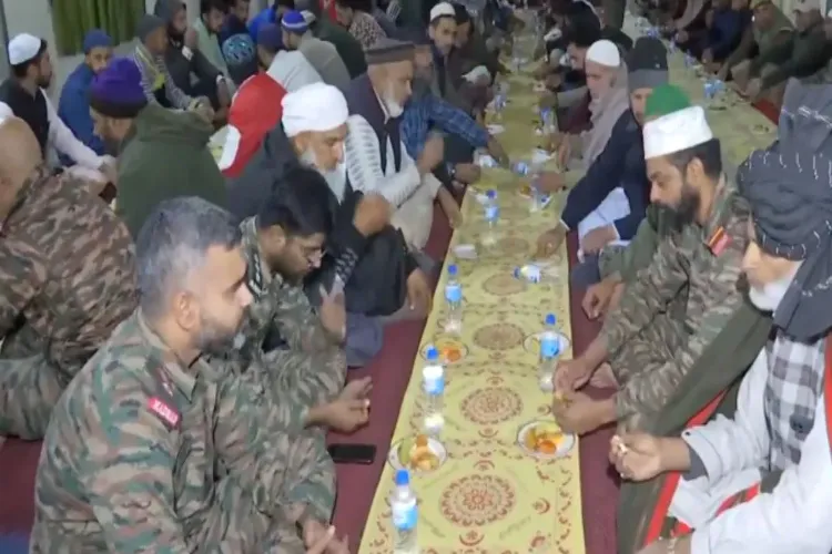 ہندوستانی فوج نے پونچھ میں کی افطار پارٹی