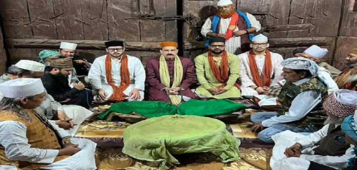 حضرت شیخ سلیم چشتیؒ کے قل کی رسم :  ملک و عالمِ اسلام کے امن کے لیے اجتماعی دعا