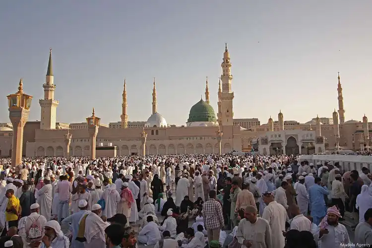 عرب ممالک میں عید، حرمین شریفین میں روح پرور اجتماعات