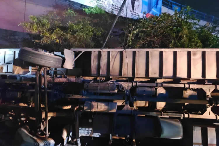 دہلی: بس پلٹنے سے 2 افراد ہلاک، 23 زخمی