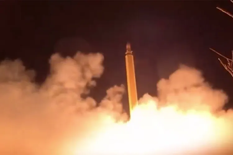 ایران نے میزائلوں، ڈرونز کے ساتھ امریکی-اسرائیلی اثاثوں پر حملے کیے