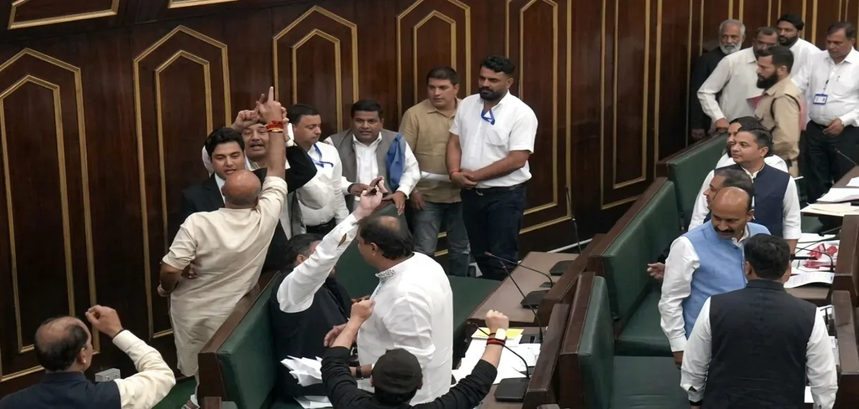 جموں و کشمیر اسمبلی میں زبردست ہنگامہ