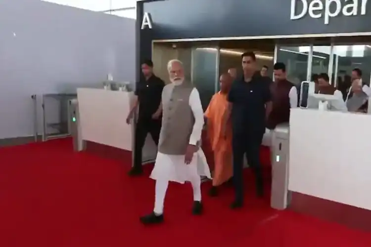 وزیر اعظم نریندر مودی نے نوئیڈا انٹرنیشنل ایئرپورٹ کا افتتاح کیا