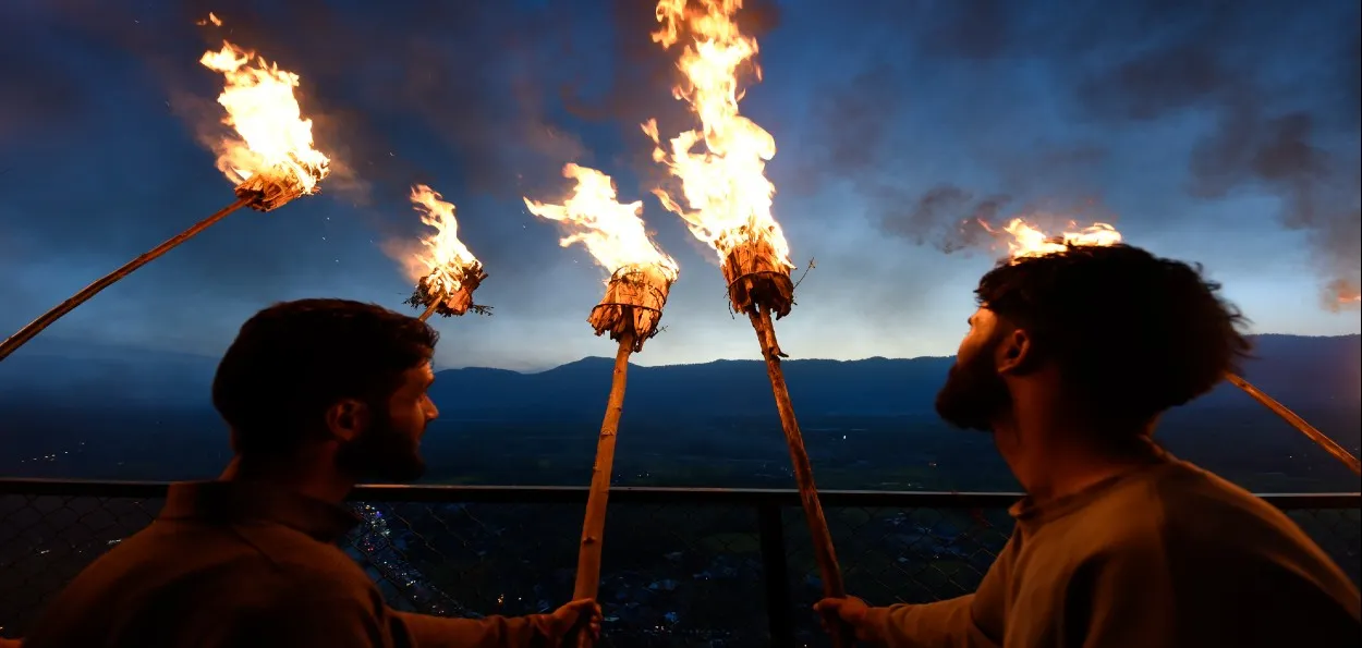 عیشمقام اننت ناگ: درگاہ حضرت زین الدین ولی پرمشعلوں کا روایتی جلوس