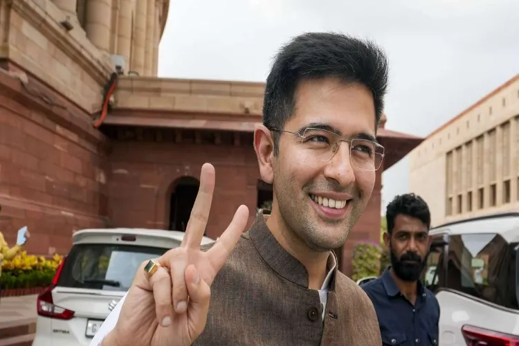 سموسوں کی بات نہ کریں  تشہیر بند کریں عام آدمی پارٹی کا راگھو چڈھا پر حملہ