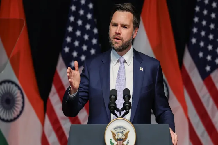 تارکین وطن کو پہلے خود کو امریکی شہری سمجھنا چاہیے: وینس