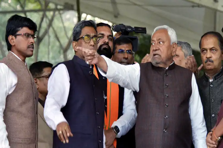 نتیش کمار نے مردم شماری کا فارم پُرکیا