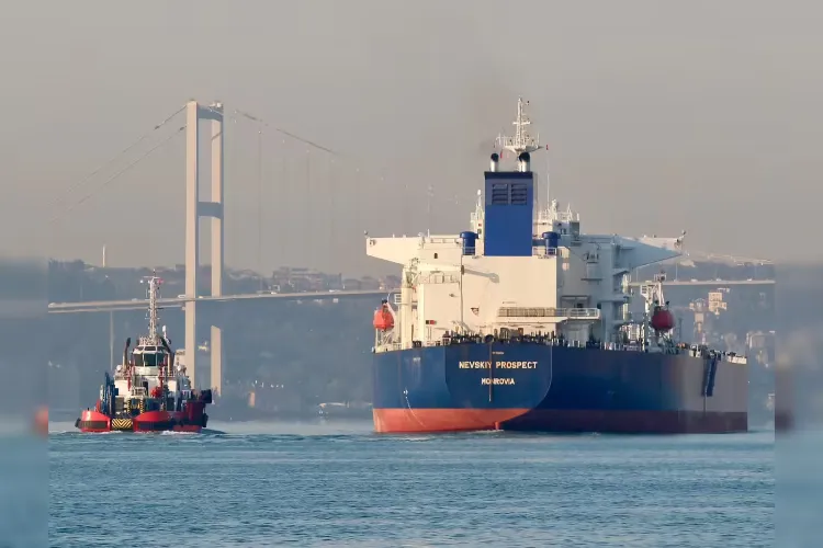 امریکہ نے روس سے تیل کی خریداری پر پابندیوں میں ایک ماہ کی توسیع کی