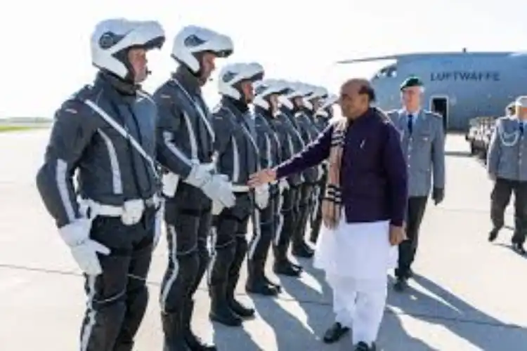 راجناتھ، برلن پہنچنے پر فوجی اعزازات سے نوازا گیا