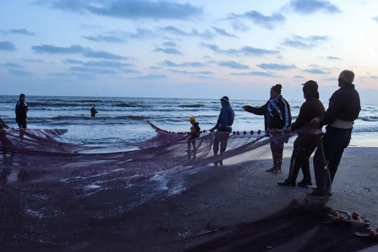 سری لنکا سے رہا ہونے والے تمل ناڈو کے 15 ماہی گیر چنئی پہنچے