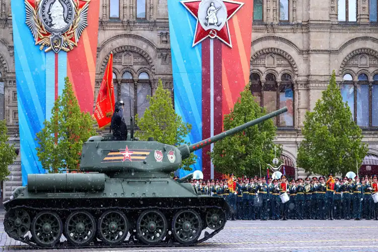 یوم فتح: روس اسلحوں کی نمائش نہیں کرے گا