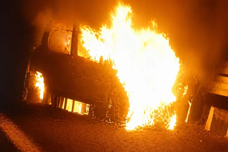 دہلی-ممبئی ایکسپریس وے: گاڑی میں لگی آگ، 5 ہلاک 