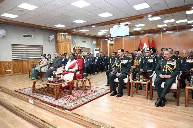 صدر مرمو نے شملہ میں آرمی ٹریننگ کمانڈ کے ہیڈ کوارٹر کا دورہ کیا